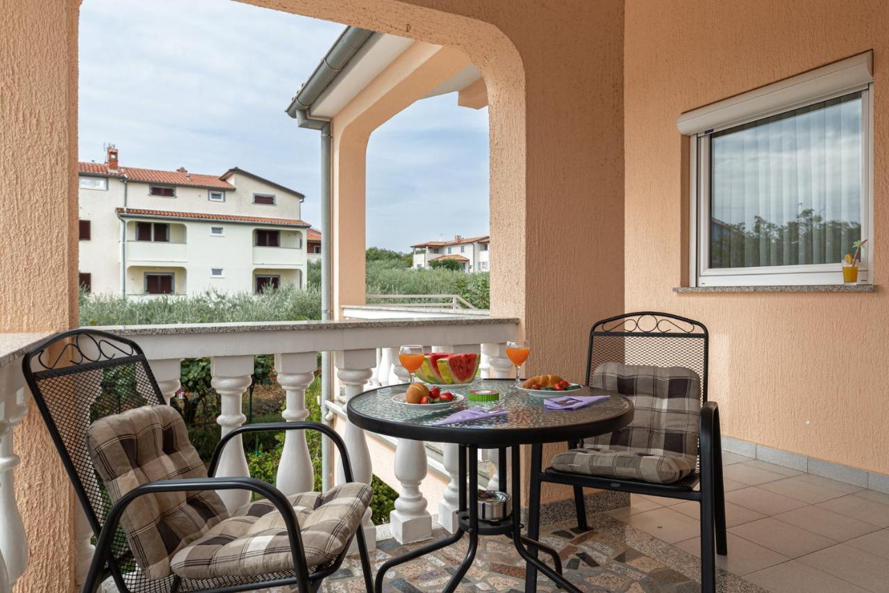 Haus Delphin Apartment Porec Ngoại thất bức ảnh