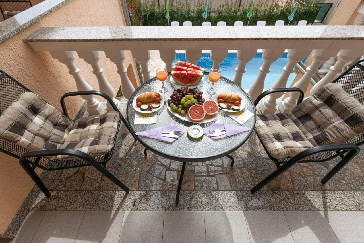 Haus Delphin Apartment Porec Ngoại thất bức ảnh