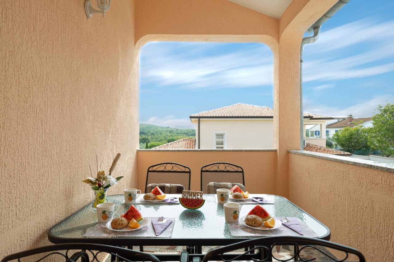 Haus Delphin Apartment Porec Ngoại thất bức ảnh